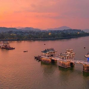 日本人吸舌添泬视频免费看
